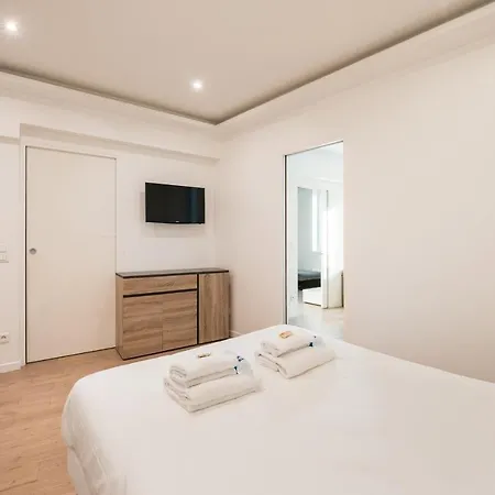 Daire Spacious Apartment-2br-6p-boulevard Saint-germain Paris