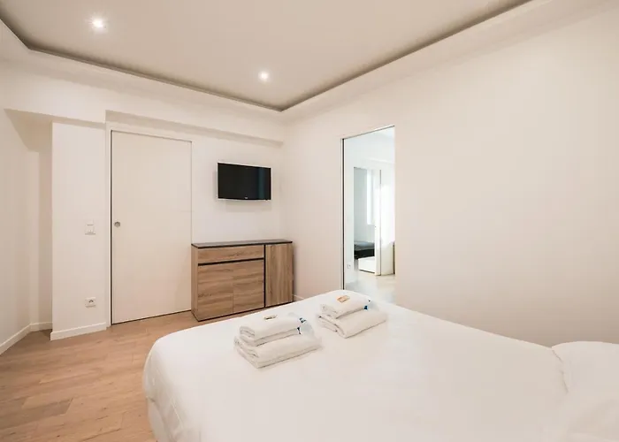 Daire Spacious Apartment-2br-6p-boulevard Saint-germain Paris