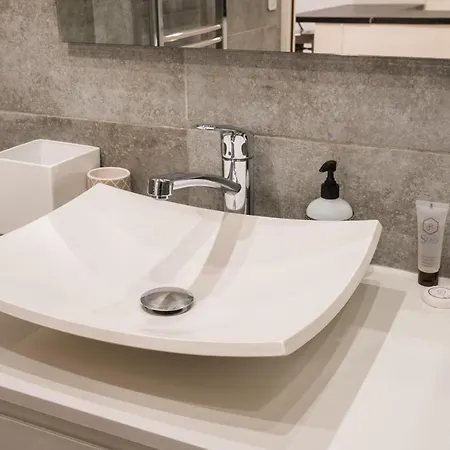 Spacious Apartment-2br-4p-boulevard Saint-germain Apartment